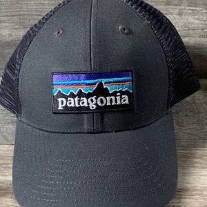 Patagonia LoPro Trucker Hat One Size P-6 Logo Black Snap Back Adjustable Cotton
